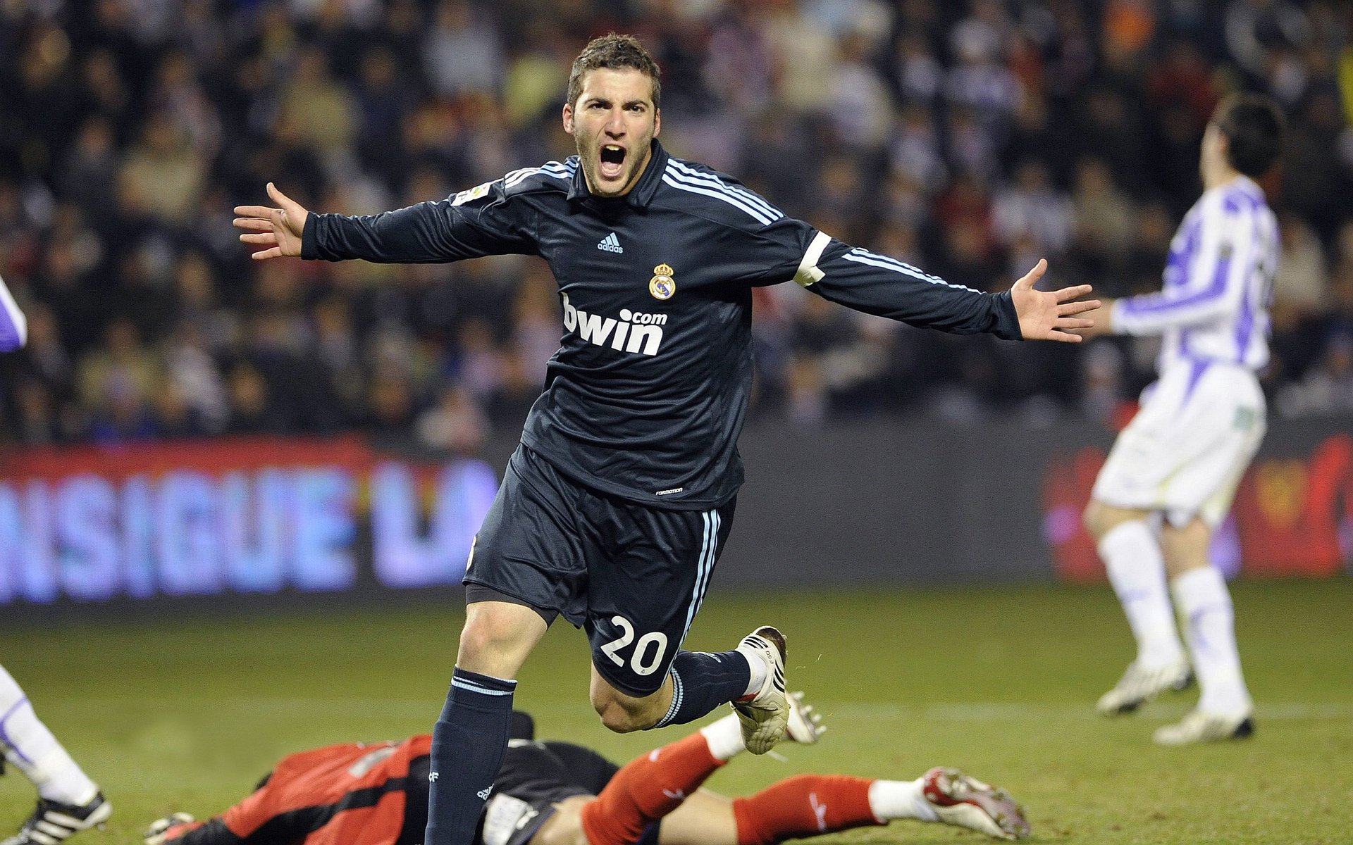 奥纳纳一夫当关，几内亚提前终结悬念，多特蒙德新星闪耀世界排名争夺战