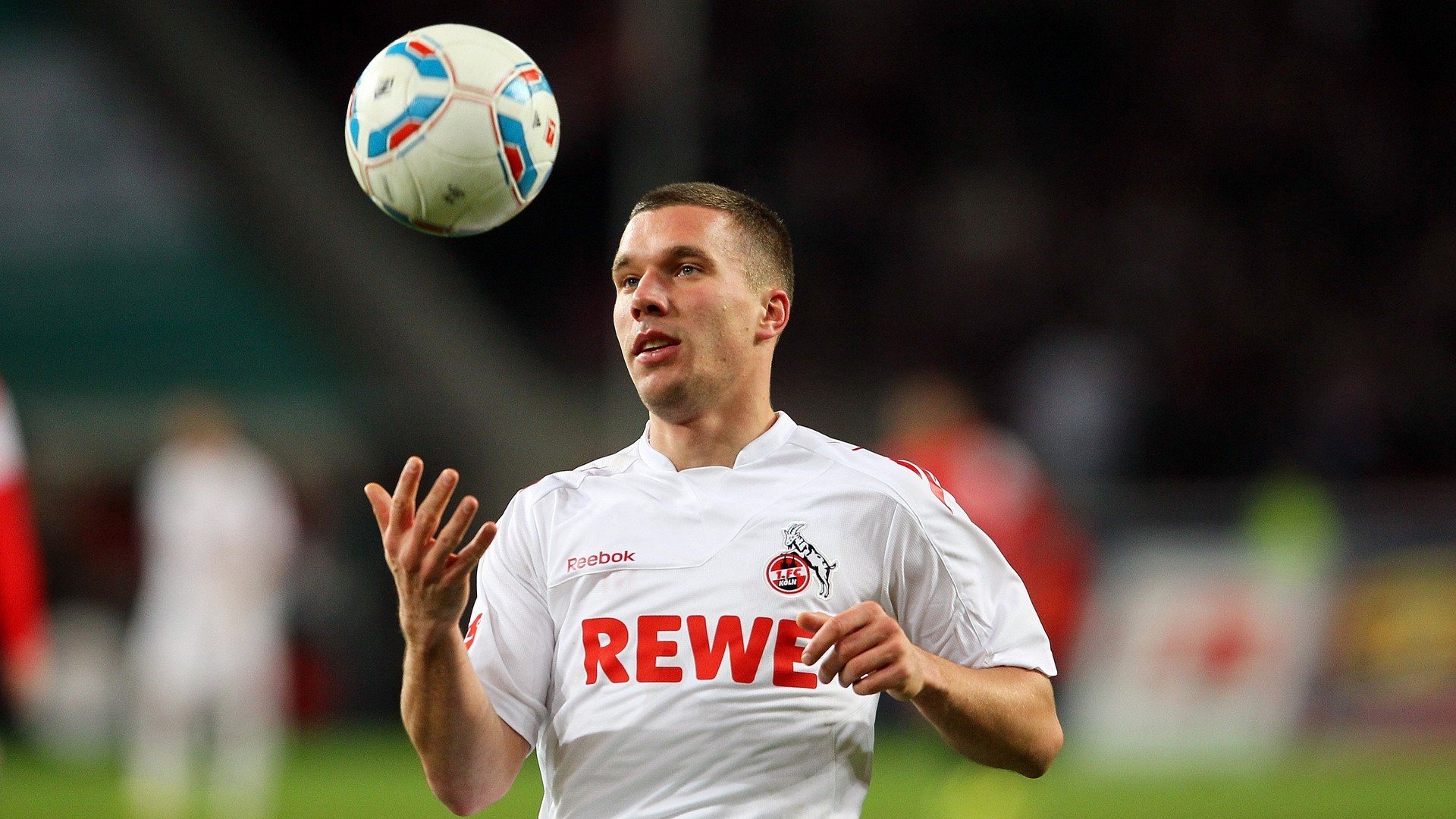 从加拉加斯到伯纳乌,本泽马的唯一性如何定义一场跨越维度的胜利