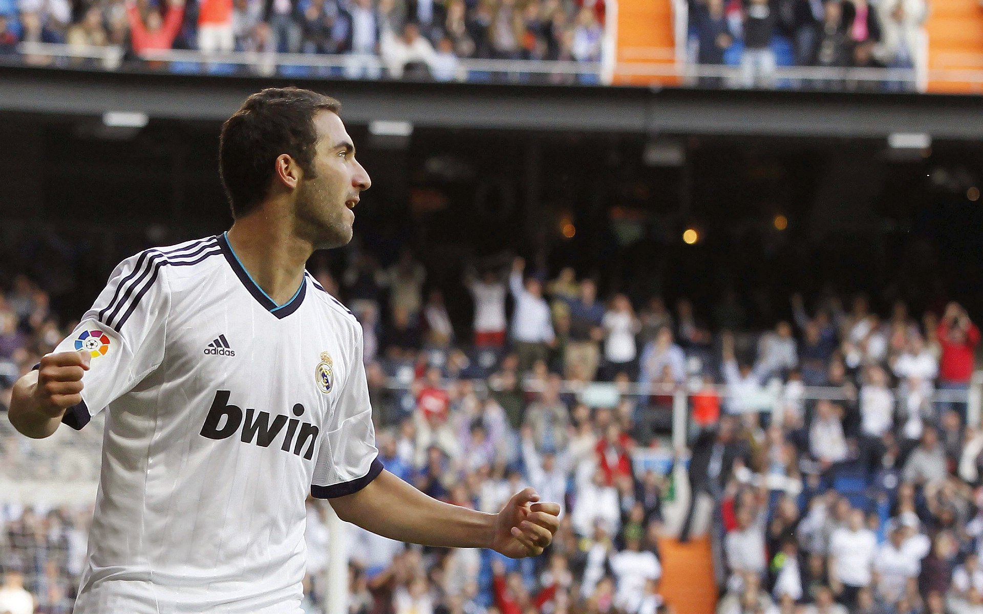 阿尔瓦雷斯双响引爆全场,马德里竞技战术碾压曼联