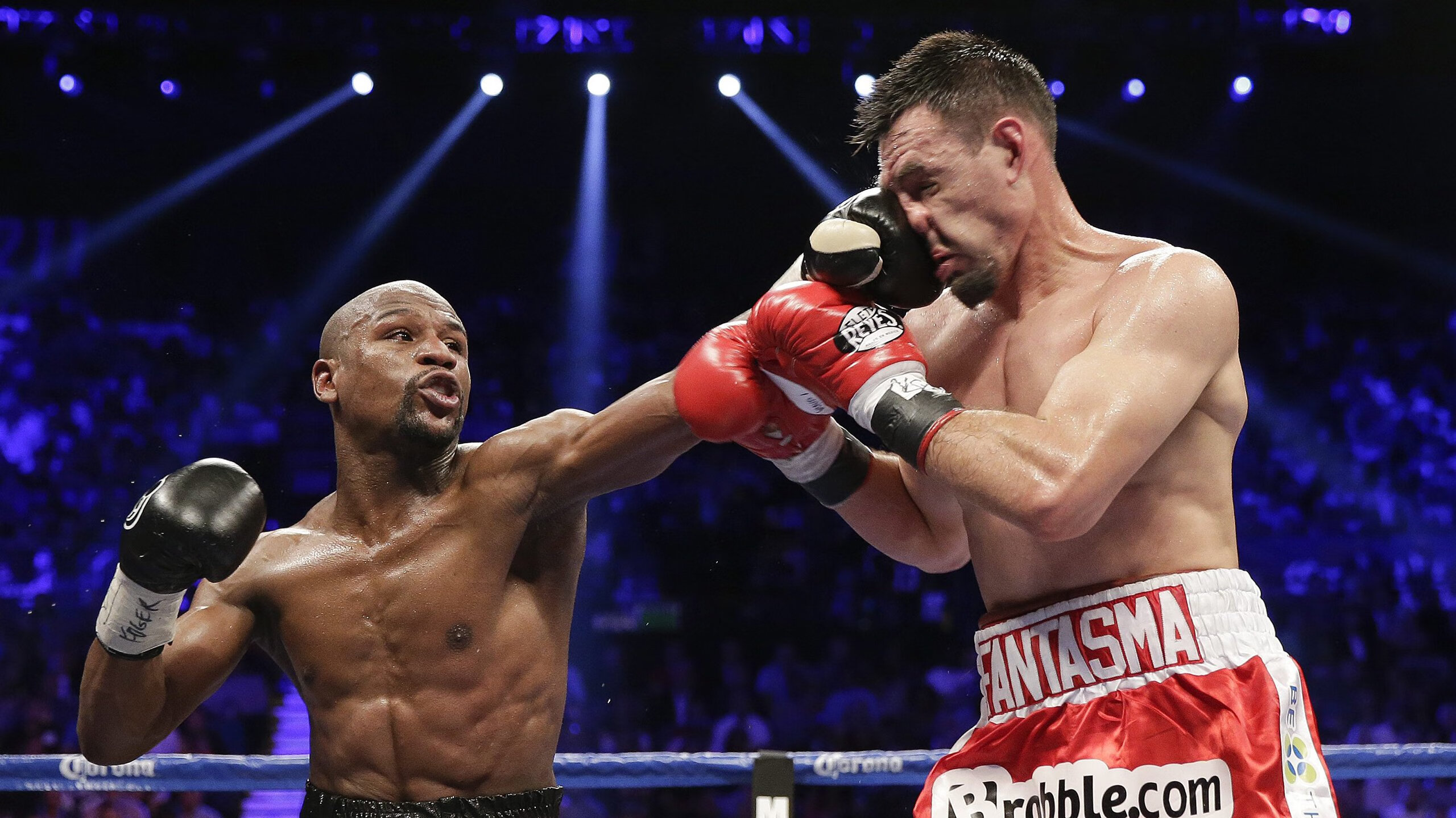 本泽马独扛大旗,里昂上演惊天逆转摩洛哥劲旅